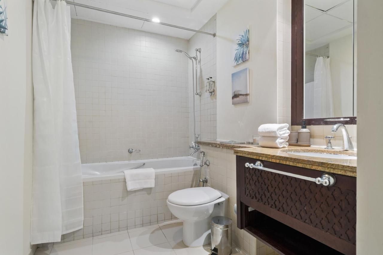 Stylish Apartment With Partial Burj Khalifa View Dubai Exterior foto